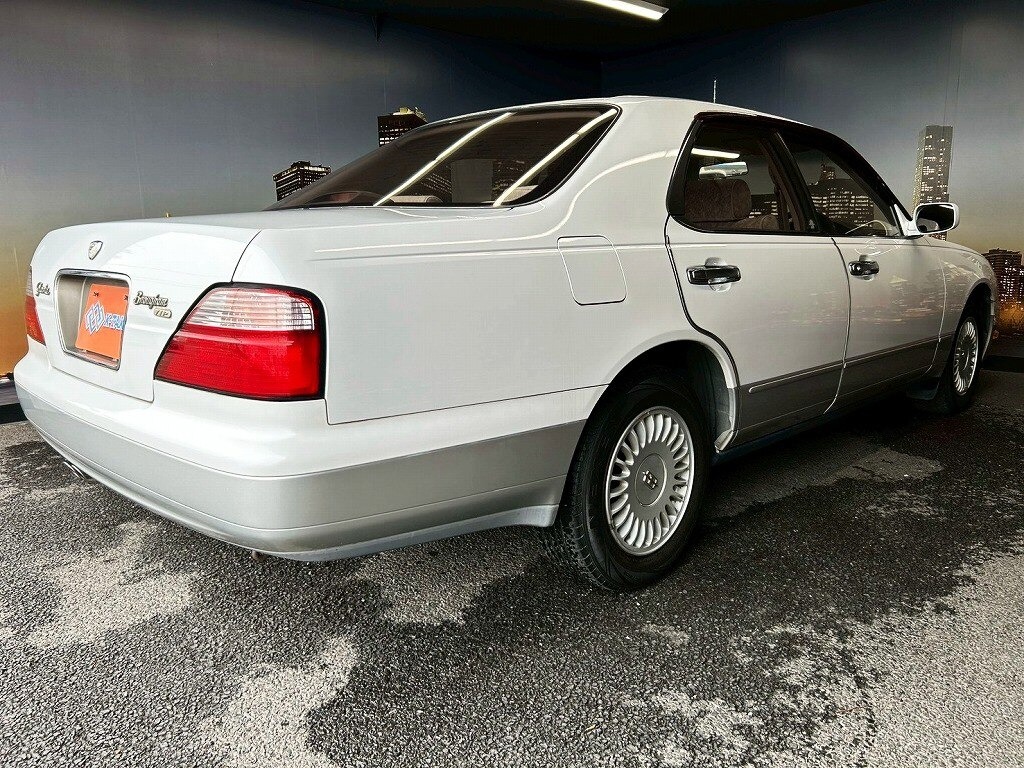 nissan Gloria May 1996 - Thumbnail 3