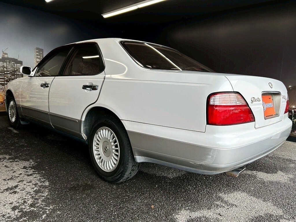nissan Gloria May 1996 - Thumbnail 5